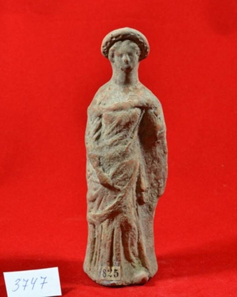 Статуэтка античная – женская фигура во весь рост. 

 


 
 

