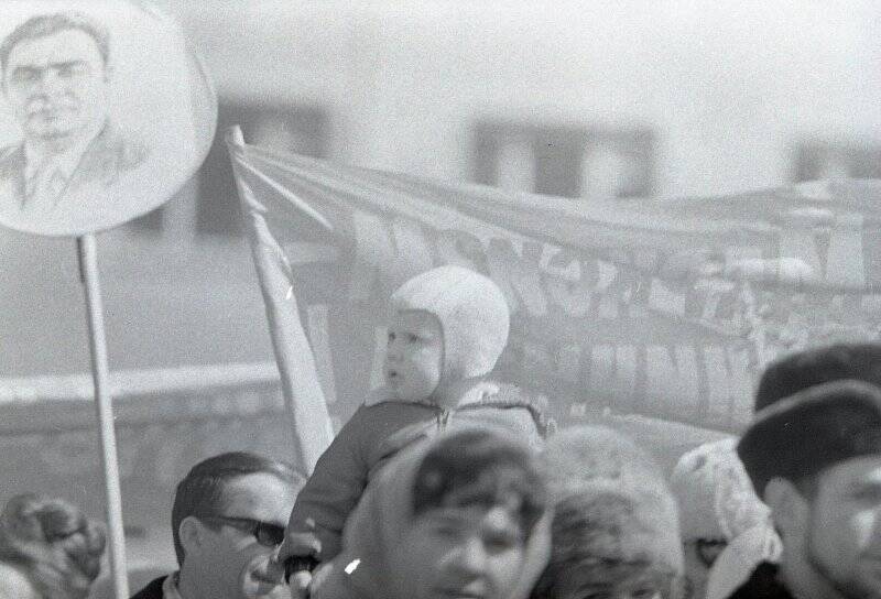 Коллекция негативов «Николаевский район 1950-1980 годы. Демонстрация на 1 мая».