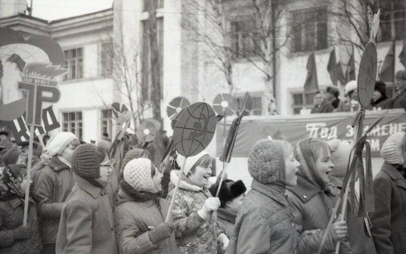 Коллекция негативов «Николаевский район 1950-1980 годы. 1 мая 1973 г.».