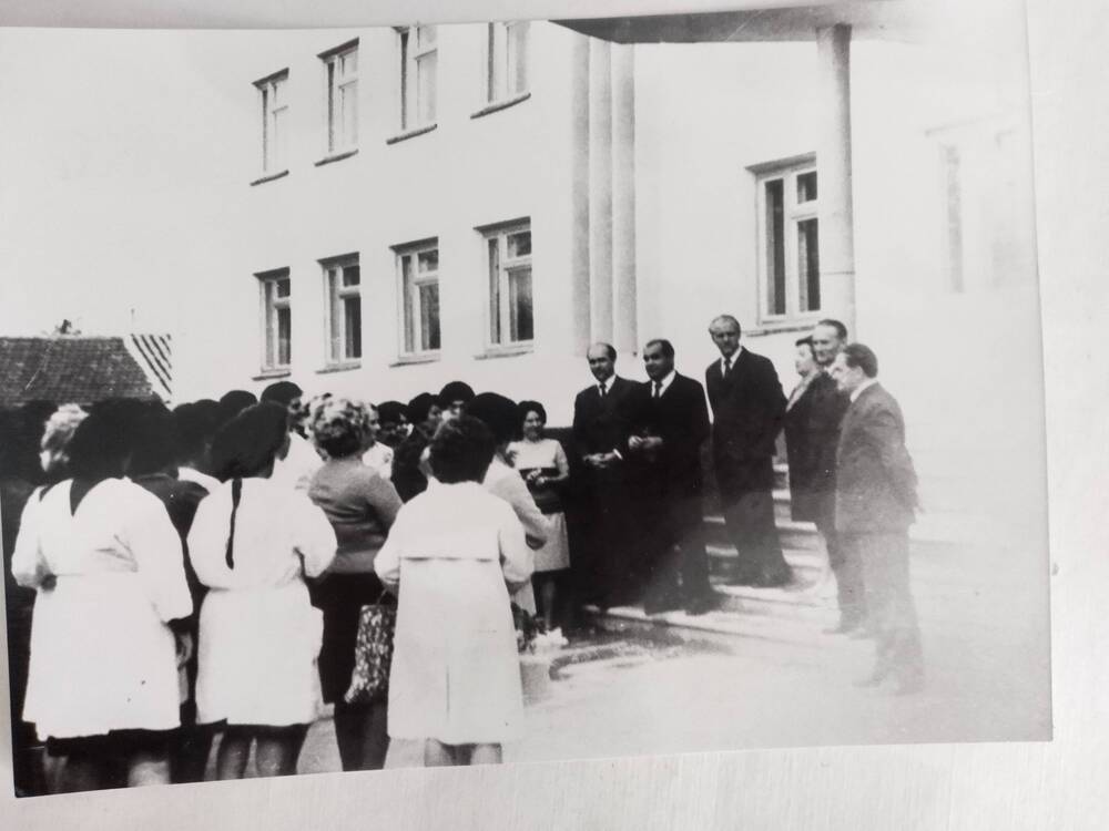 Фотография. Открытие нового здания СЭС. г. Феодосия, ул. Чкалова, 15.10.1974 г.