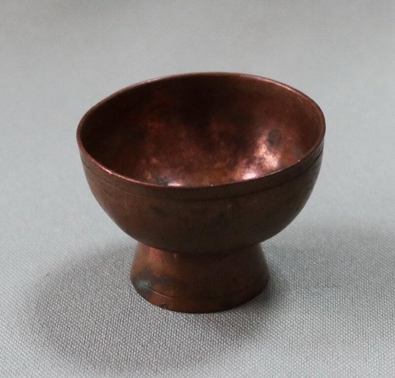Атрибут буддийский. Дагыл с удлиненной подставкой - буддийская ритуальная чашка для жертвоприношений.