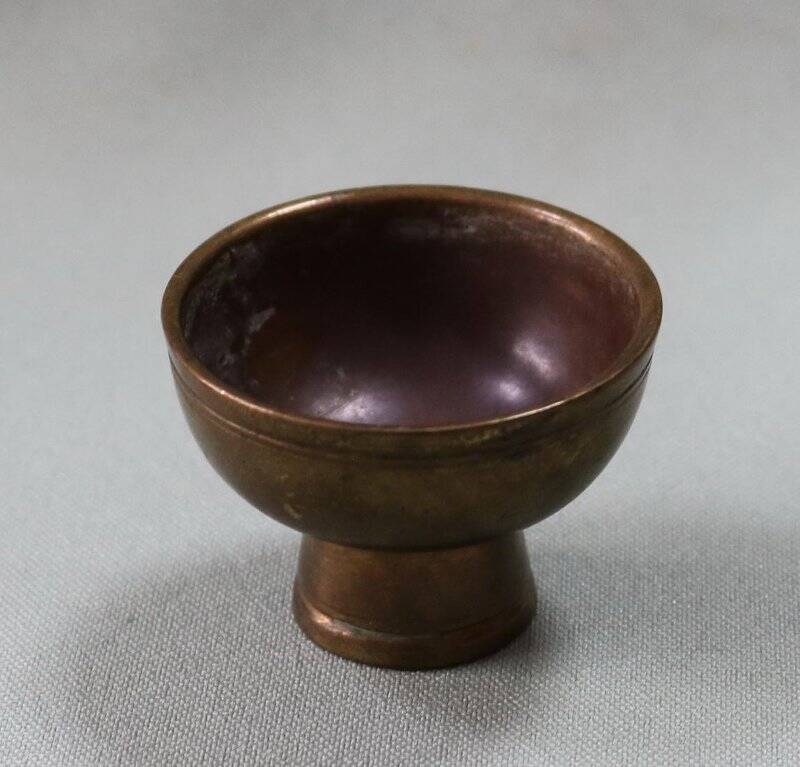 Атрибут буддийский. Дагыл с удлиненной подставкой - буддийская ритуальная чашка для жертвоприношений.