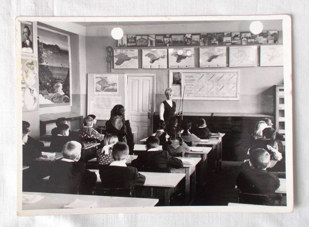 Фото. Урок природоведения в 4 классе школы-интерната № 1 г. Феодосии. 1974 г.