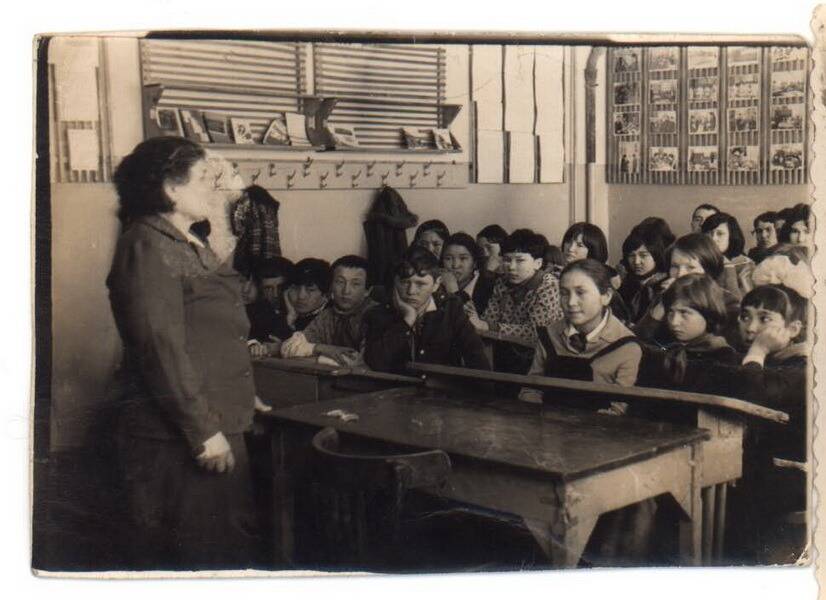 Фото. Сюжетное. Классный час в шестом классе одной из средних школ Казахстана