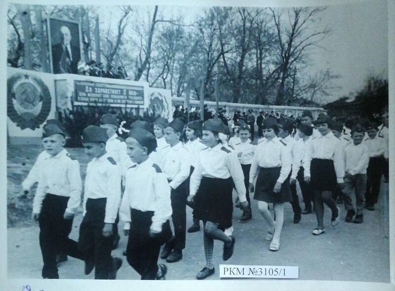 Фото. Празднование в г. Рыльске 1 Мая 1969 года.