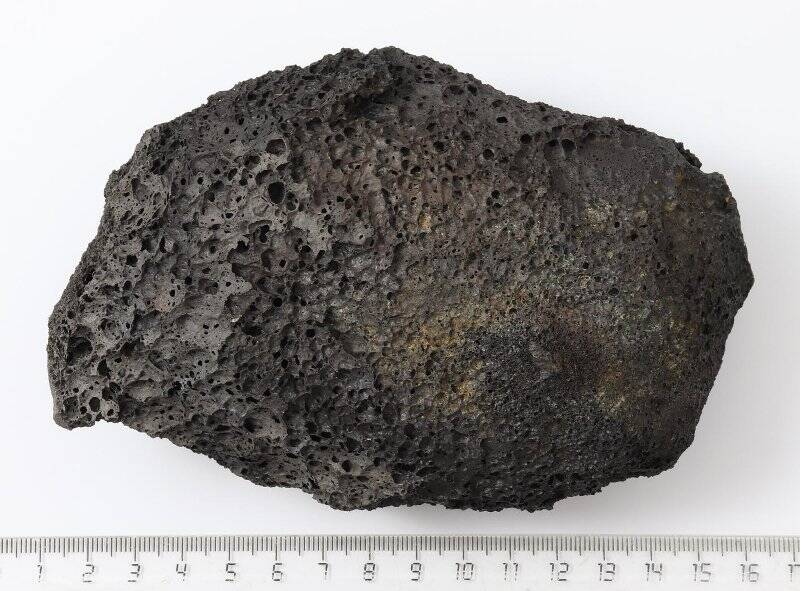 Геологический образец. Вулканическая базальтовая бомба, basaltes