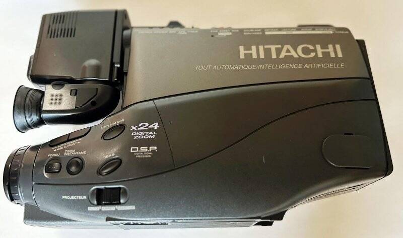 Видеокамера «HITACHI VM 3700ES».