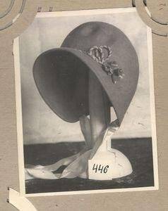 Направление моды головных уборов на 1964 г. Детский капор из фетра, фотография