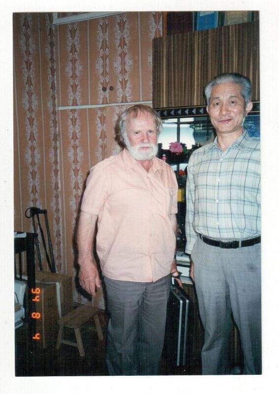 Фотография «Писатель Василий Иванович Белов и профессор из Японии Рехей Ясуи»