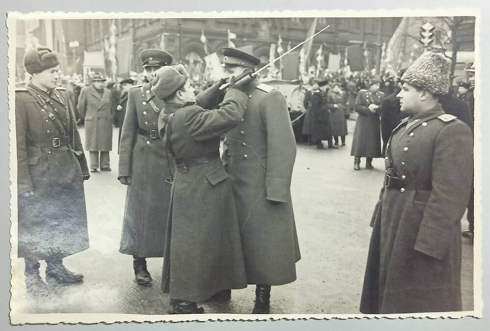 Фото групповое. Розанов Н.А. - 2-й справа. ноябрь 1951 г.