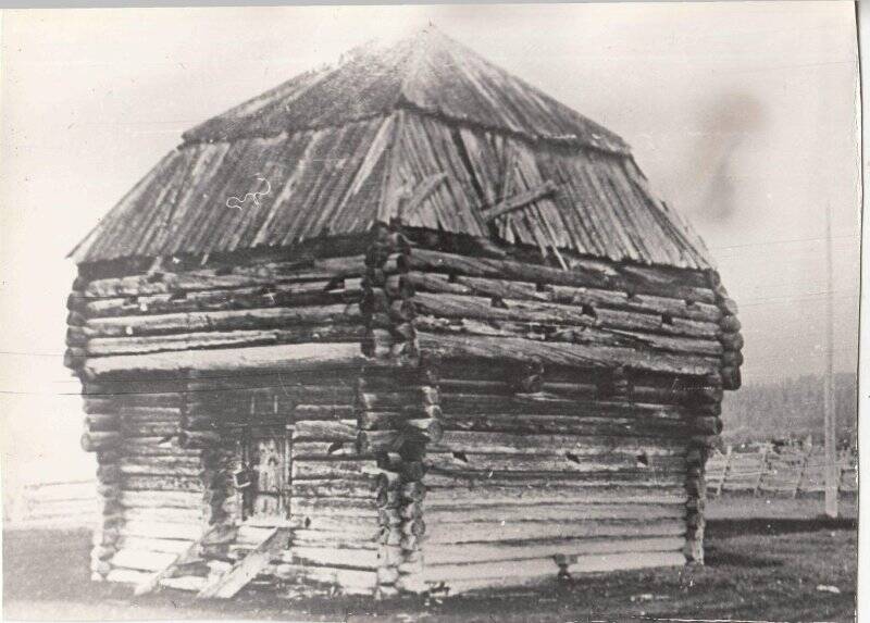 Фотокопия. Башня Ивана Пономарева, местность Туруйалаах Мегино-Кангаласский район.