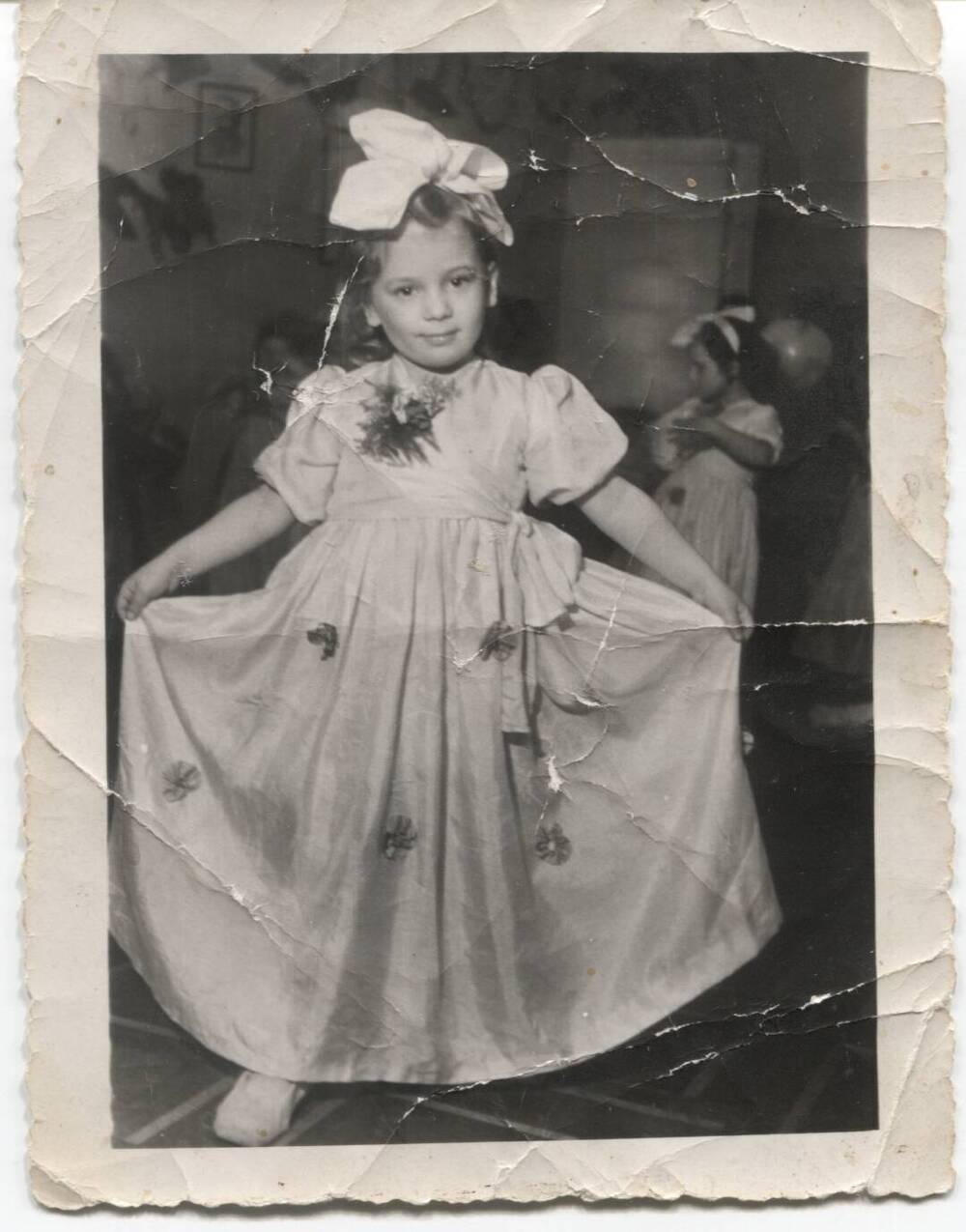 Фотография Зильберинг Рита, бывшая эмигрантка. 1949г. Семья жила в Орске с 1940г. по 1947гг. Вернулись в Польшу . Отец работал портным