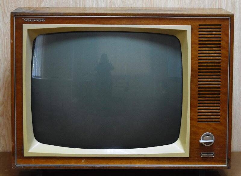Телевизионный приёмник чёрно-белого изображения 2 класса Таурас (УНТ - 59 - 1)