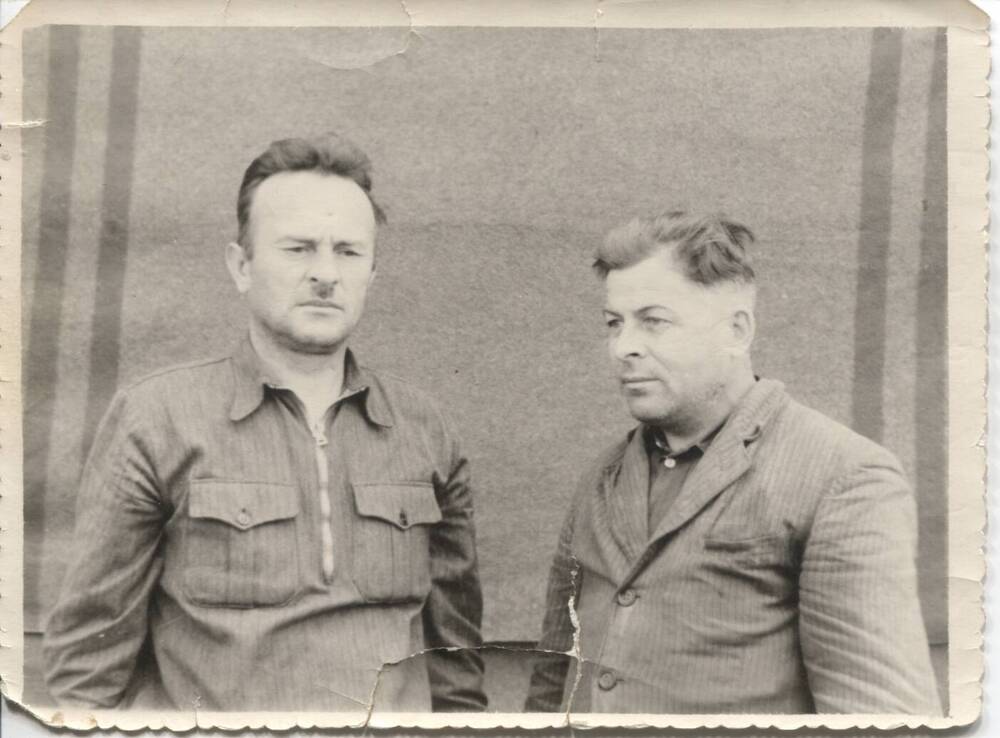 Фотография Ражев А. Н.(справа). Снимок в заключении в  г. Ивдель,1954г.