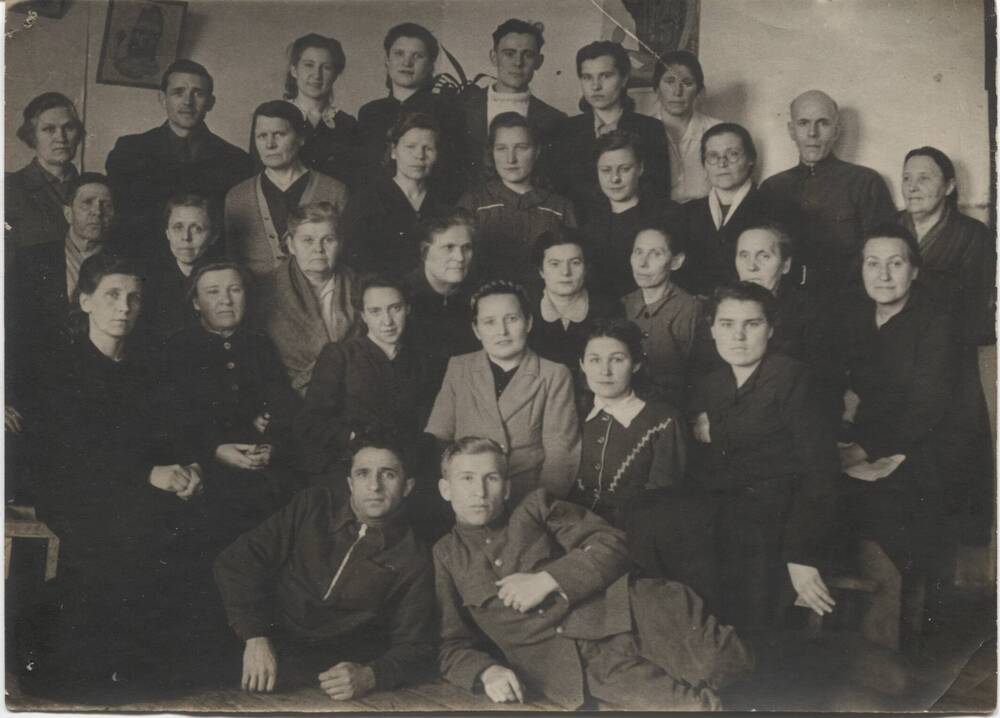 Фотография Педколлектив школы №49. 1947г.