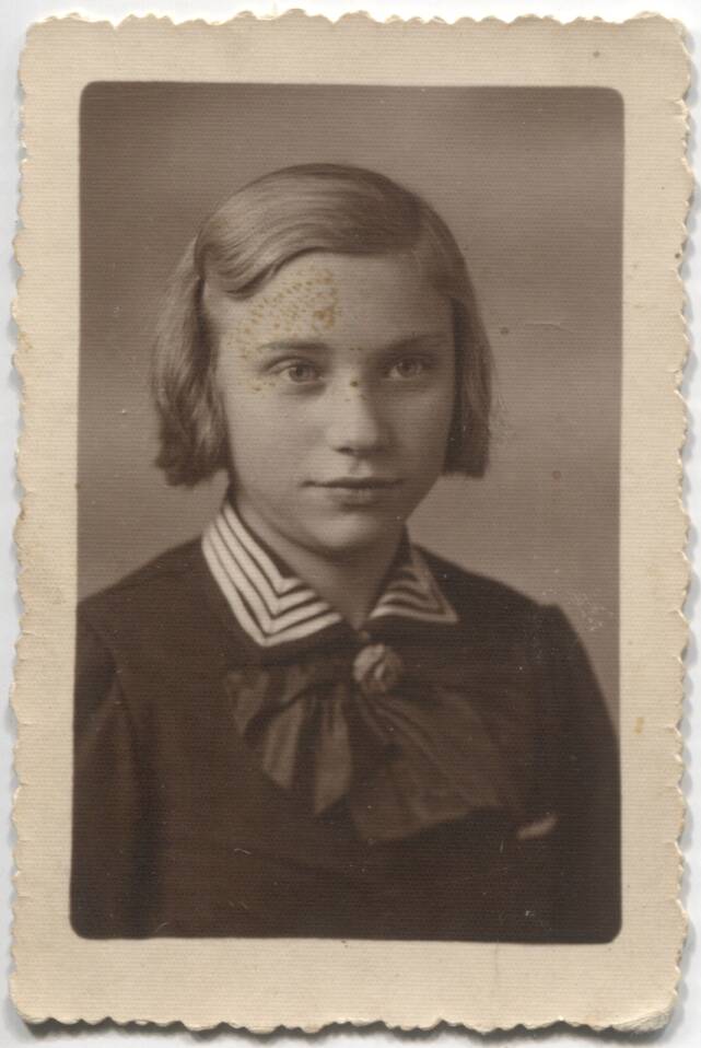 Фотография Евгения Кантор, ученица школы им. М. Конопницкой №5. Впоследствии эмигрантка, приняла советское подданство.