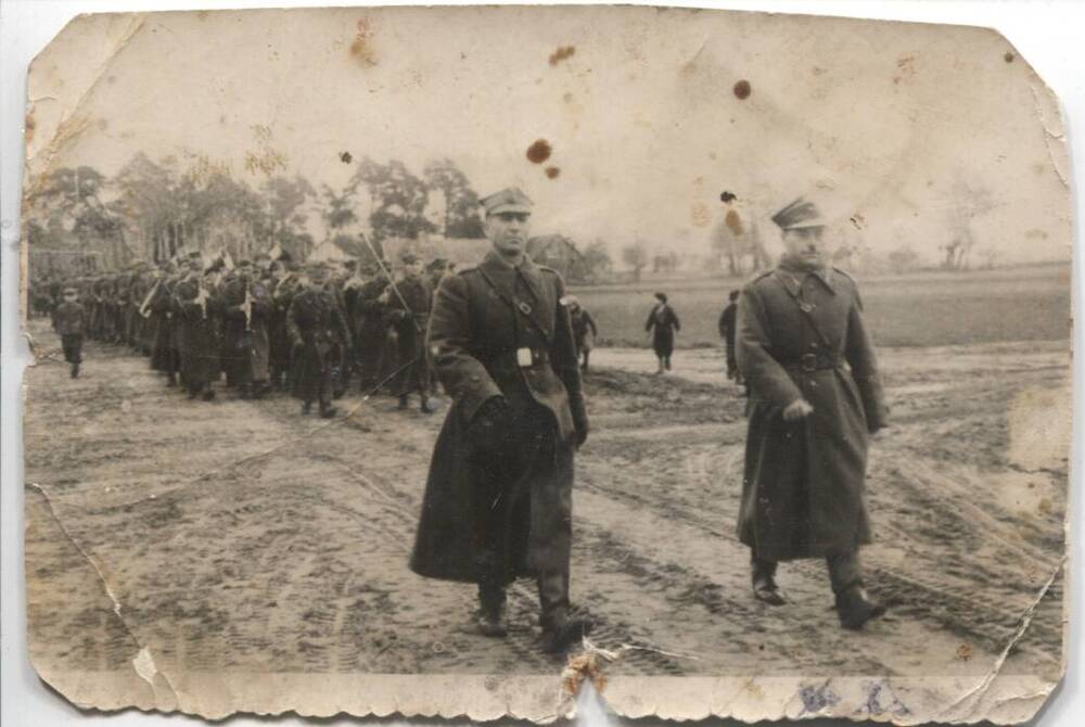 Фотография Парад польских частей 20.11.1944г. На первом плане справа Кантор М.