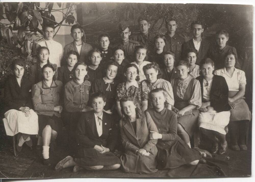 Фотография 10 класс, школы №48, выпуск 1943-1944гг.