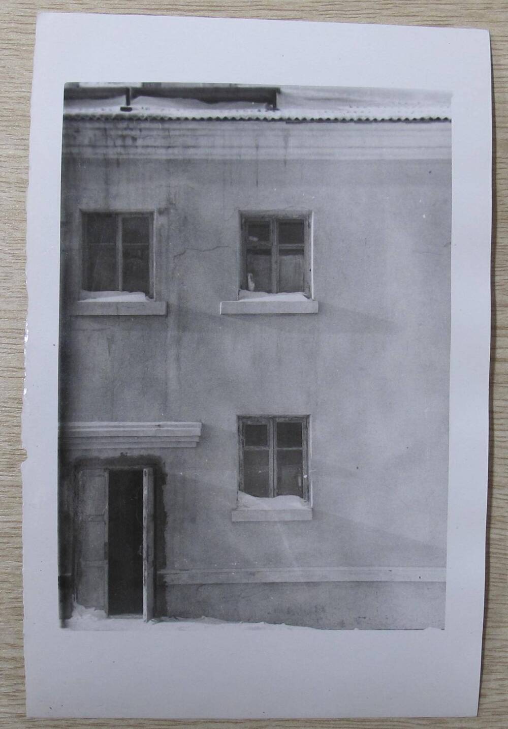 Фотография. Восточная стена дома в 2-х вариантах. Жилой дом по ул. К. Маркса, д. 25.