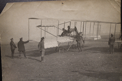 Фотография. Подготовка самолета тип «Фарман - 4». 1932 г.  Слева первый Ломакин С.Д.