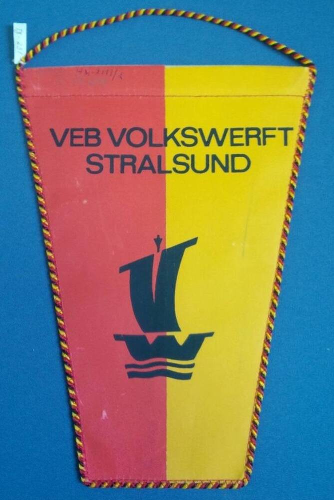 Вымпел Народная верфь Штральзунд( VEB Volkswerft Stralsund).