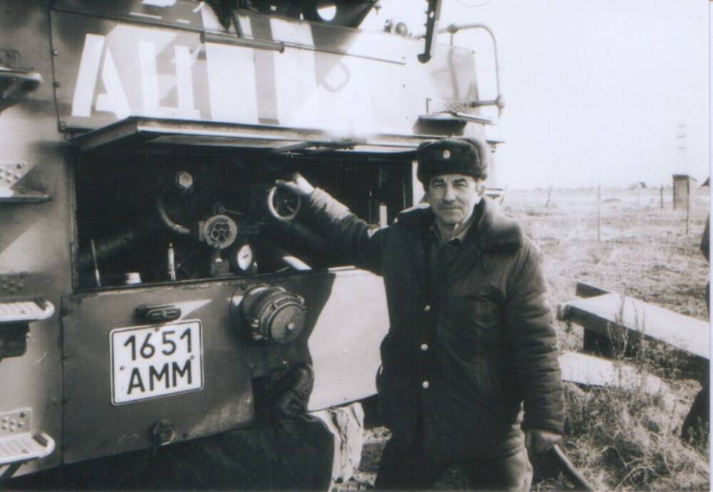 Фотография. В.В. Павленко - ст. инструктор по вождению пожарной машины. 1992 г. г. Белогорск.