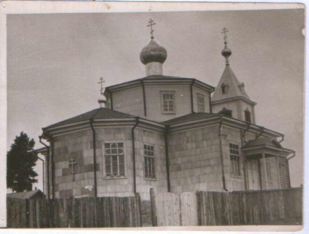 Фотография видовая. Свято-Троицкая церковь с северной стороны.