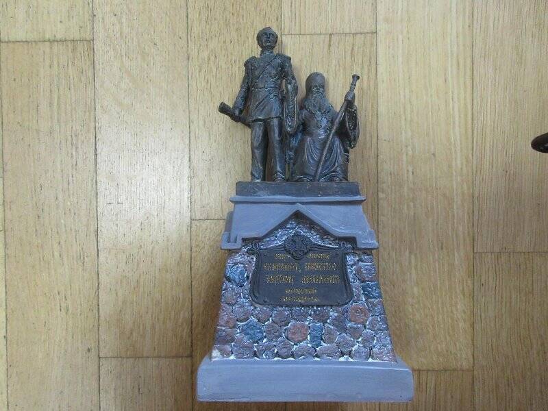 Скульптура малых форм «Граф Н.Н. Муравьев-Амурский и Святитель Иннокентий», в коробке.
