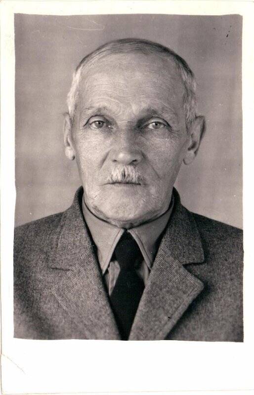 Фотография. Плюснин Александр Павлович, 1890 - 1978 гг., директор школы № 1.