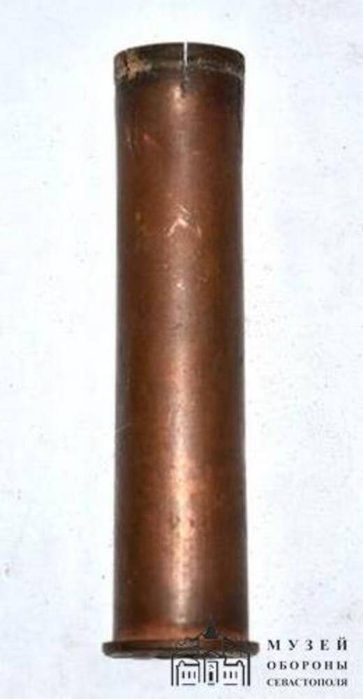 Гильза для унитарного патрона к 20-мм авиационным пушкам ШВАК образца 1936 г., стоявшим на вооружении ВВС ЧФ в период обороны Севастополя 1941-1942 гг. (Найдена при обследовании аэродрома на мысе Херсонес.)