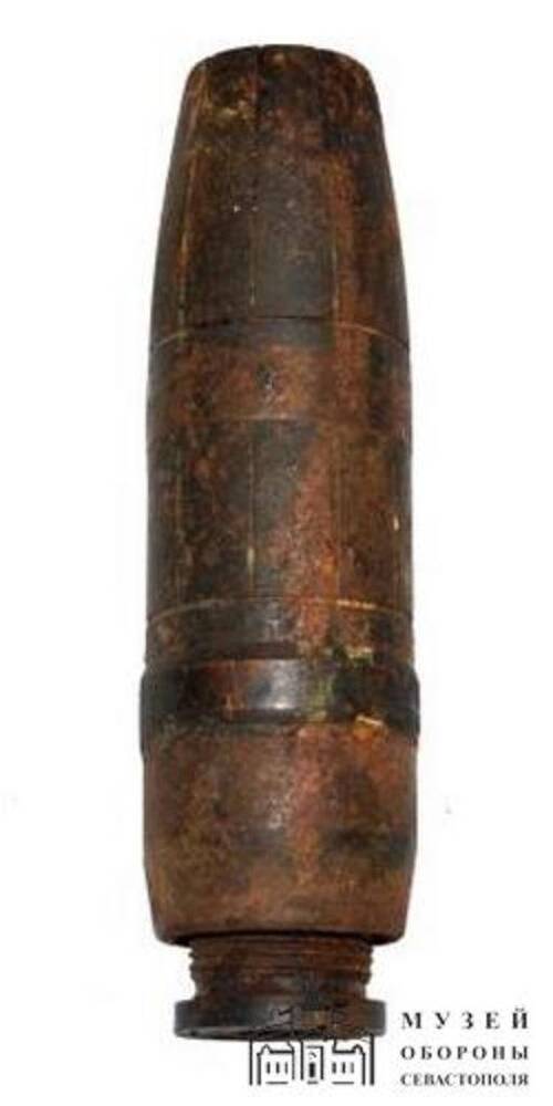 Корпус 45-мм осколочно-фугасной гранаты. (Найден в Инкерманских штольнях.)