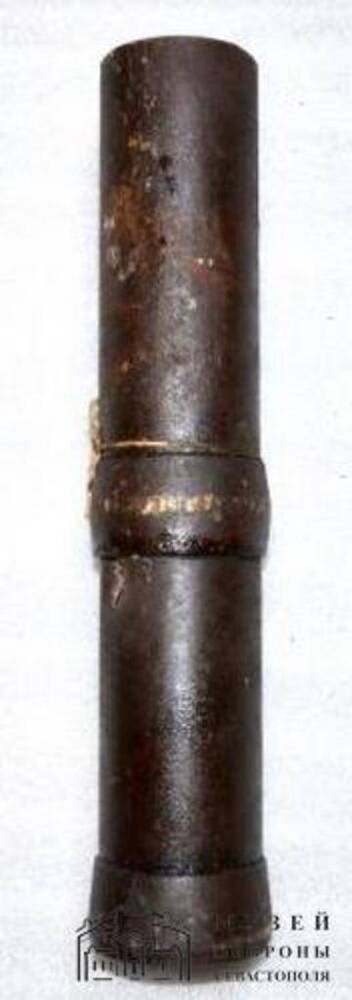 Корпус 73-мм реактивной агитационной мины образца 1941 г. Pr. G. 41 к германским 73-мм двенадцатиствольным минометам. (Найден при разминировании месстности на Мекензиевых горах.)