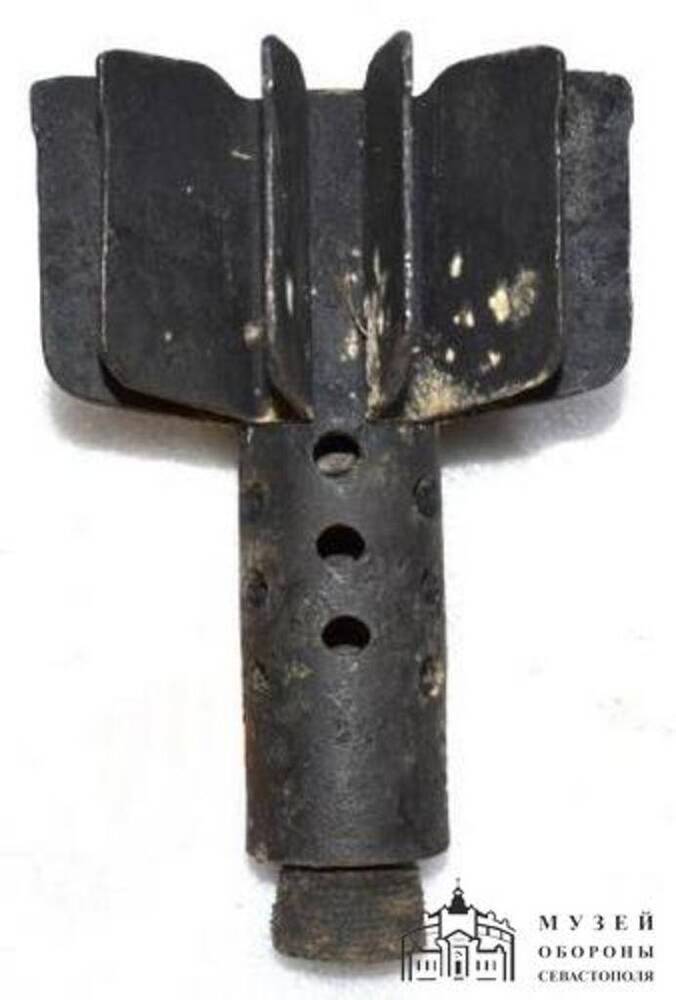 Стабилизатор мины 120-мм миномета образца 1938 г. (Найден на боевых позициях 365-й зенитной батареи 114-го отдельного артдивизиона 1-го (61-го) гвардейского зенитного артполка ПВО ЧФ в период обороны Севастополя 1941-1942 гг.)