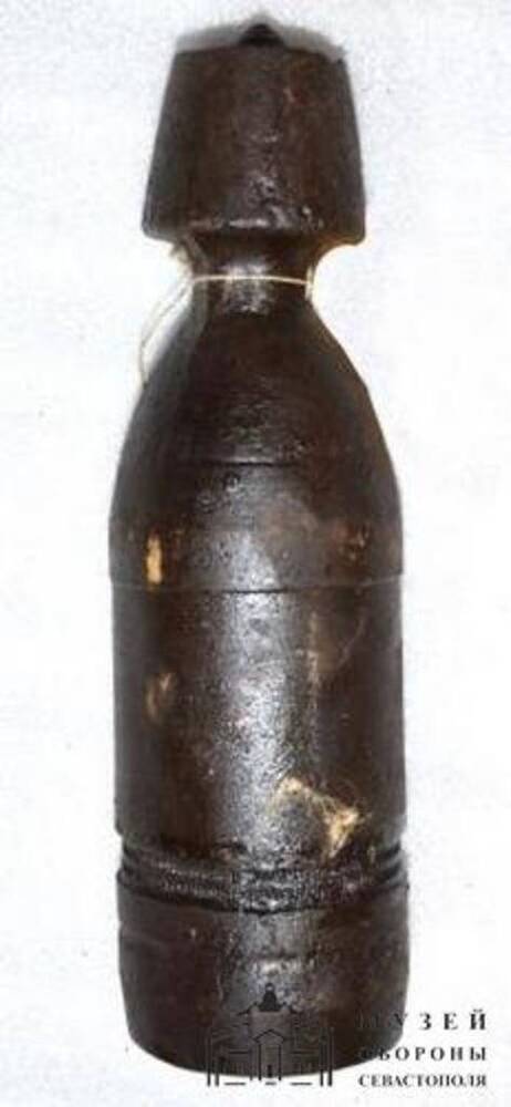 Бронебойный снаряд калибра 75 мм. (Найден при разминировании местности на Мекензиевых горах.)