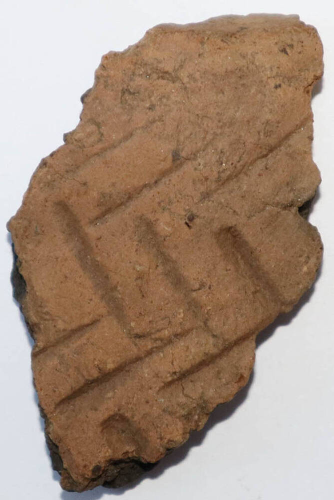 Сосуд керамический (фрагмент верхней части сосуда), орнаментированный.