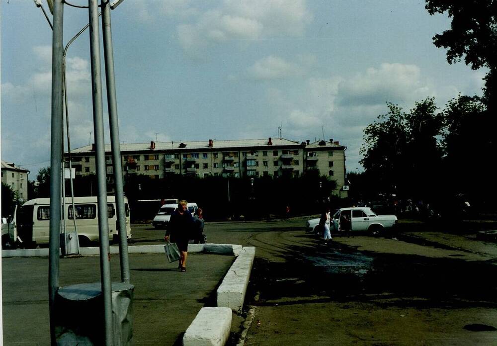 Фото. Привокзальная площадь. Вид на магазин «Юбилейный».