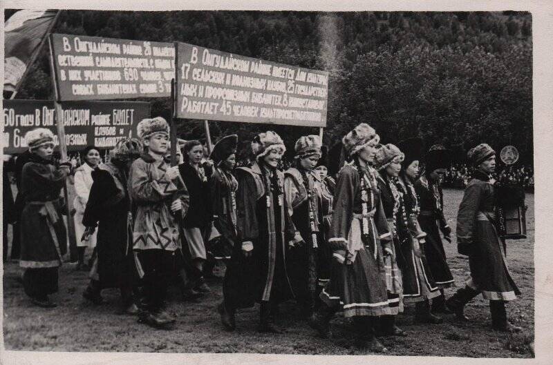 Фотография: Открытие областного фестиваля, колонна Онгудайского аймака.