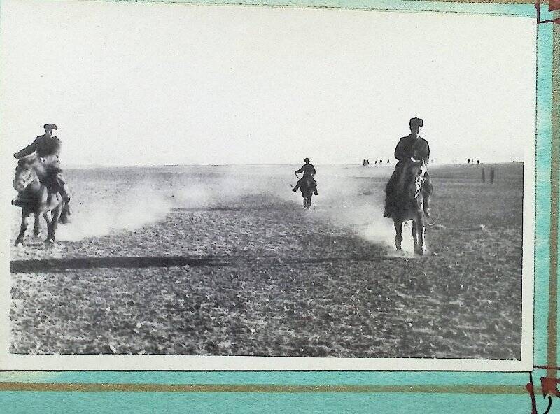 Фотография «Колхозные конники»