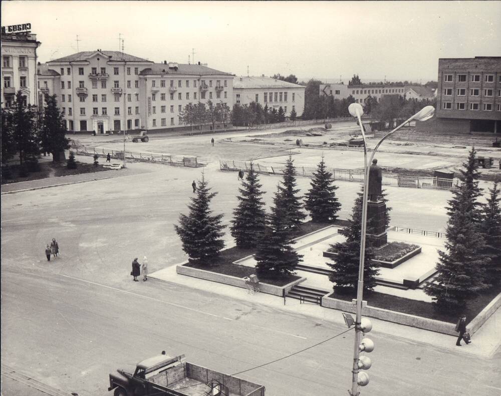 Фотография «Площадь Ленина» из комплекта «Строительство зданий общественных организаций».