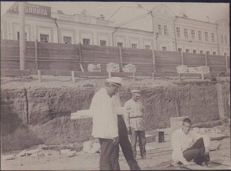 Фотография. На строительстве первого советского дома в Нижнем Новгороде (автор проекта Яковлев А.А.).
