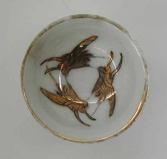 Чашка для сакэ с изображением трех птиц.