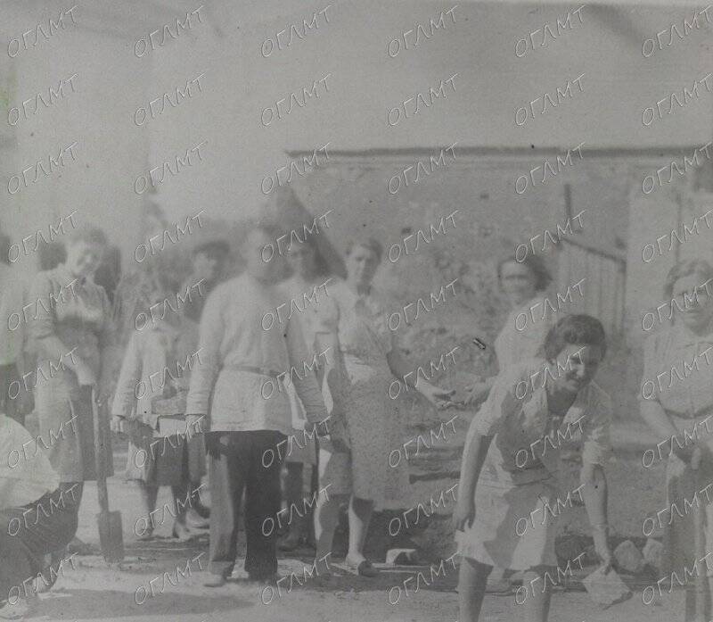 Фотография (групповая). Воскресник в музее И.С. Тургенева.