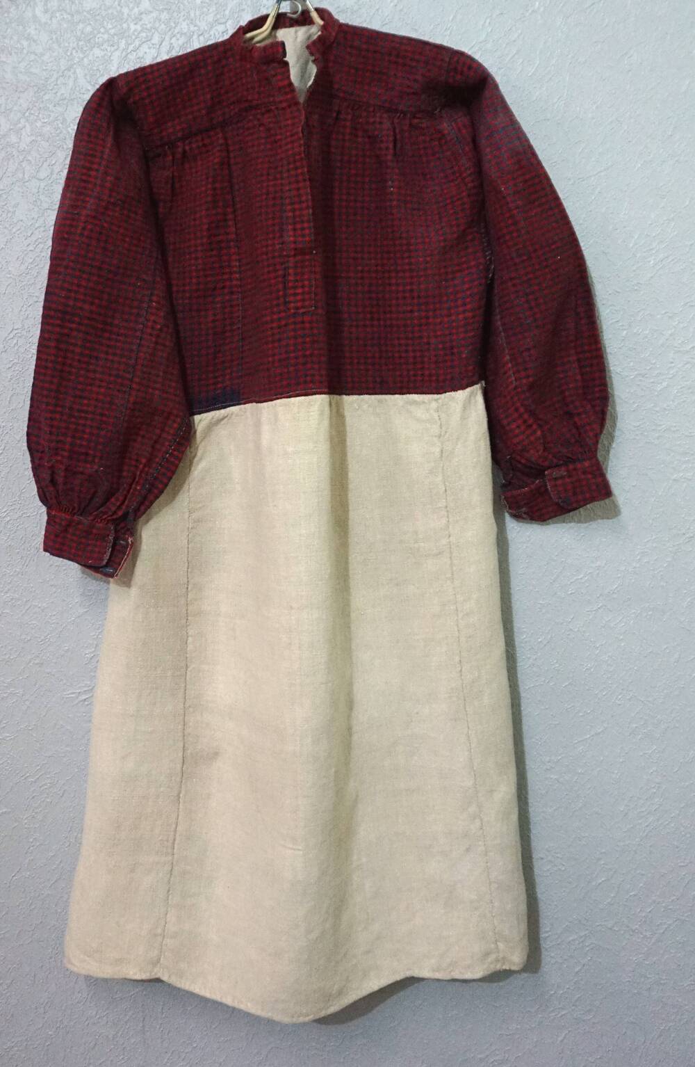 Рубашка женская из домотканого льняного полотна