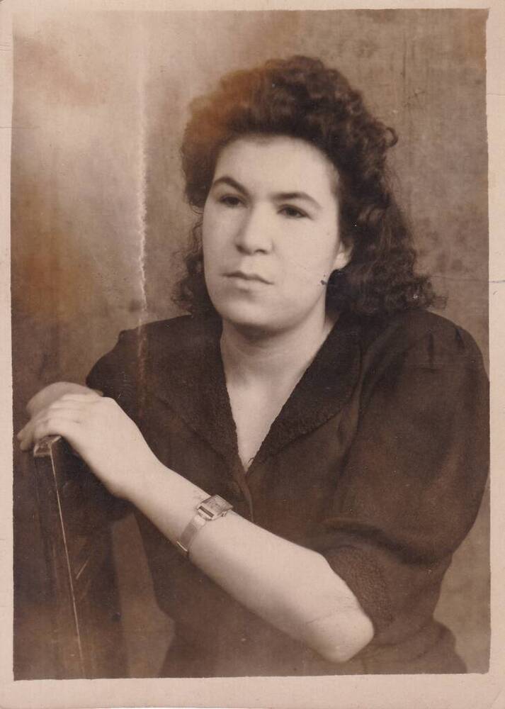 Фотография. Аксенова С.И. - бухгалтер горбольницы. 1942 г.