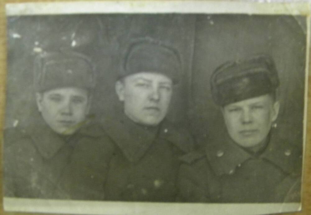 Фотография Бушуева Степана Григорьевича с боевыми друзьями