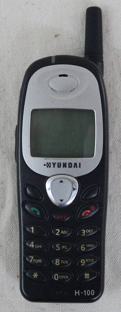 Телефон сотовый HYUNDAI. Модель NETS 450 DH -100. С антенной.