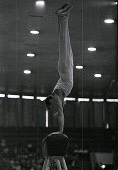 На соревнованиях по гимнастике. 
Портреты участников мужчин.
