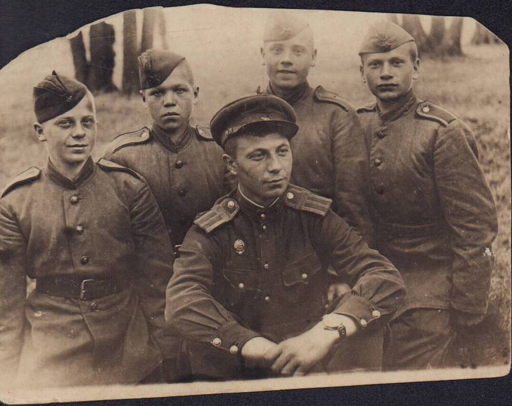 Фотография групповая (Маркевцев М.Ф. во втором ряду второй справа).