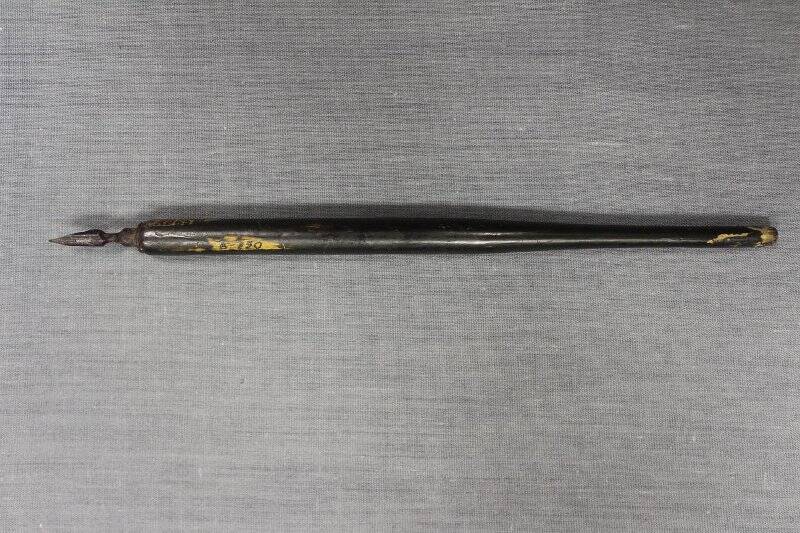 Ручка простая деревянная черного цвета с пером Говорова И.П.