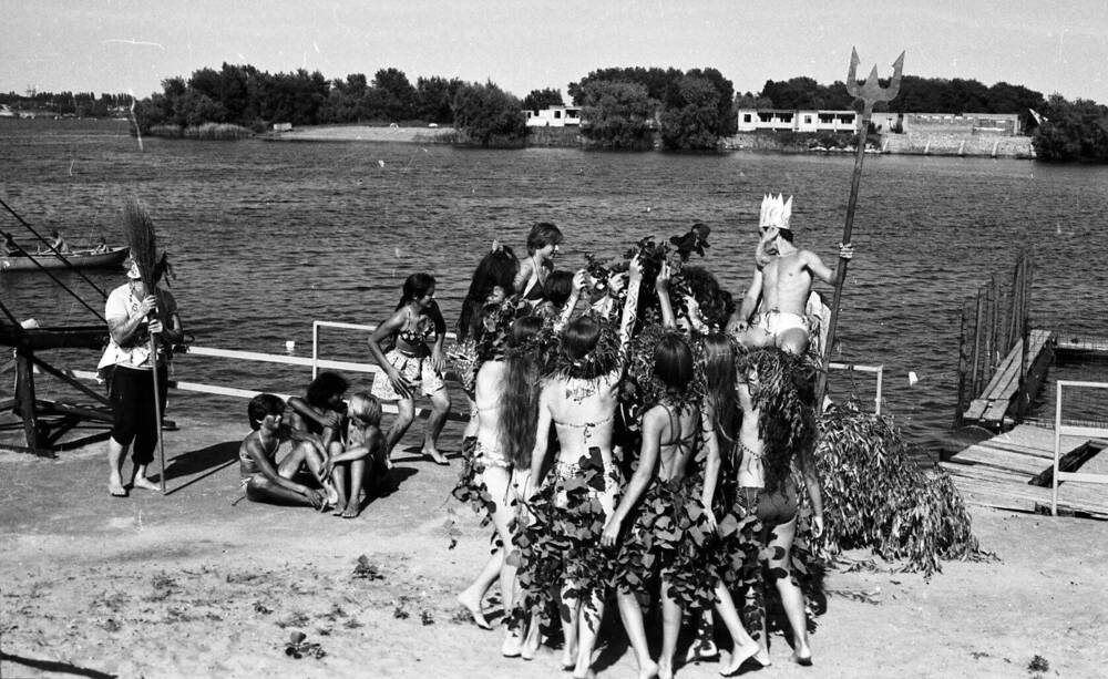 Фотонегатив. Праздник Нептуна в пионерском лагере Донские орлята